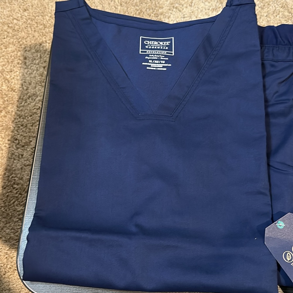 NWT Navy blue scrubs women - Picture 2 of 6